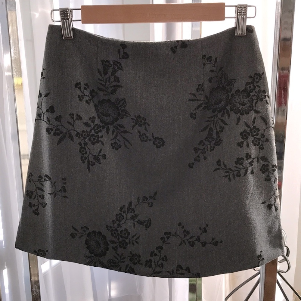 I.L.U. VINTAGE Dark Gray/Black Velvet Embroidery Floral Design Mini Skirt - 7 - Picture 6 of 14